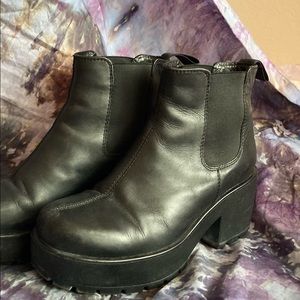 Vagabond platform leather chelsea boot